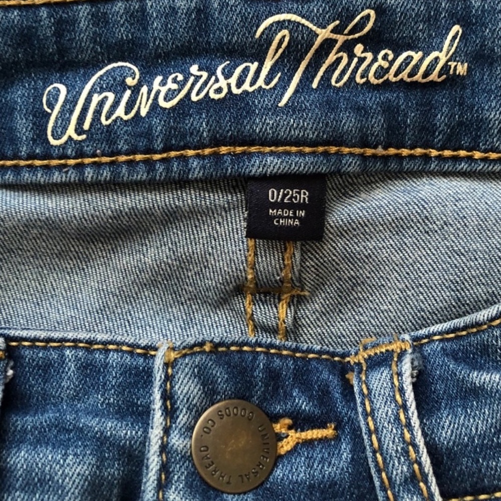 Universal Thread Distressed Skinny jeans👖 - Picture 3 of 3